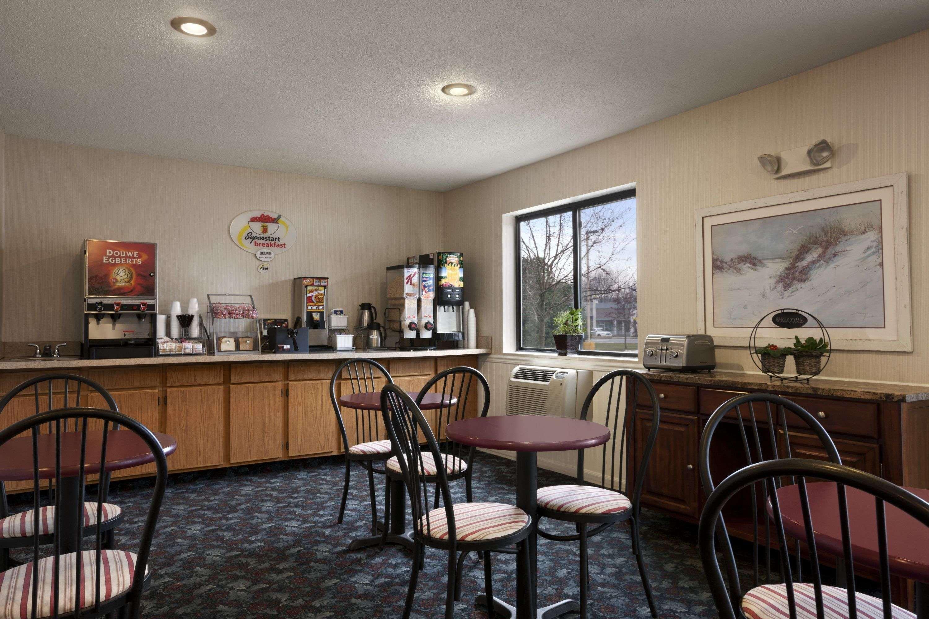 Super 8 By Wyndham Cromwell/Middletown Hotel Exterior foto