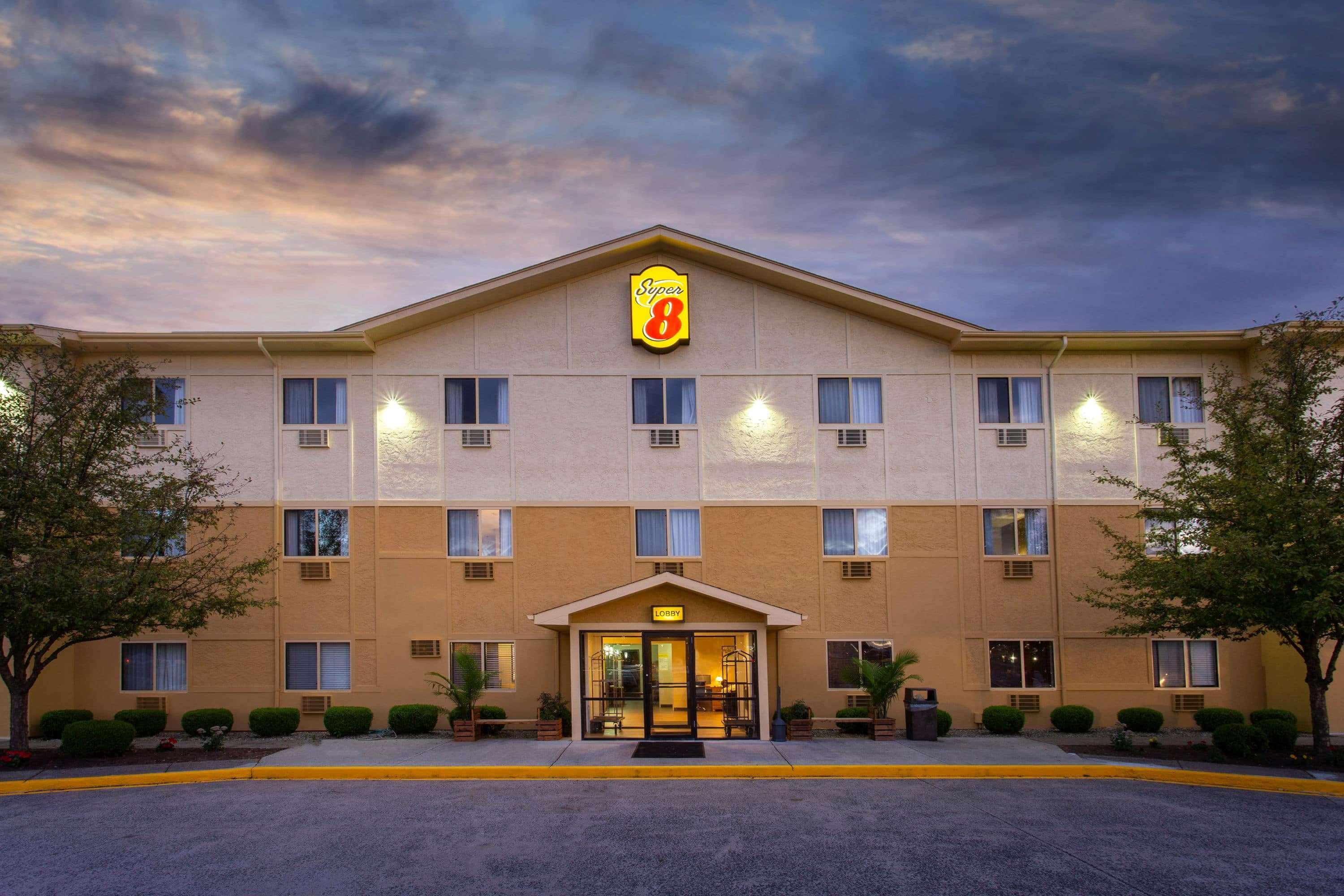 Super 8 By Wyndham Cromwell/Middletown Hotel Exterior foto